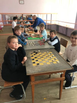 Школьный этап по шашкам и шахматам.